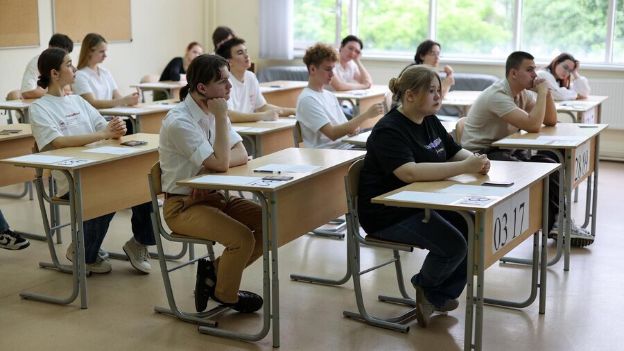 В Санкт-Петербурге рекордное количество одиннадцатиклассников, которых отправили на пересдачу ЕГЭ